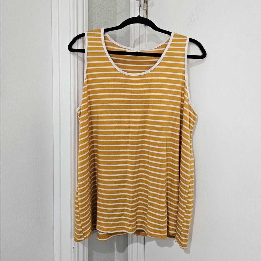 XL sleeveless top